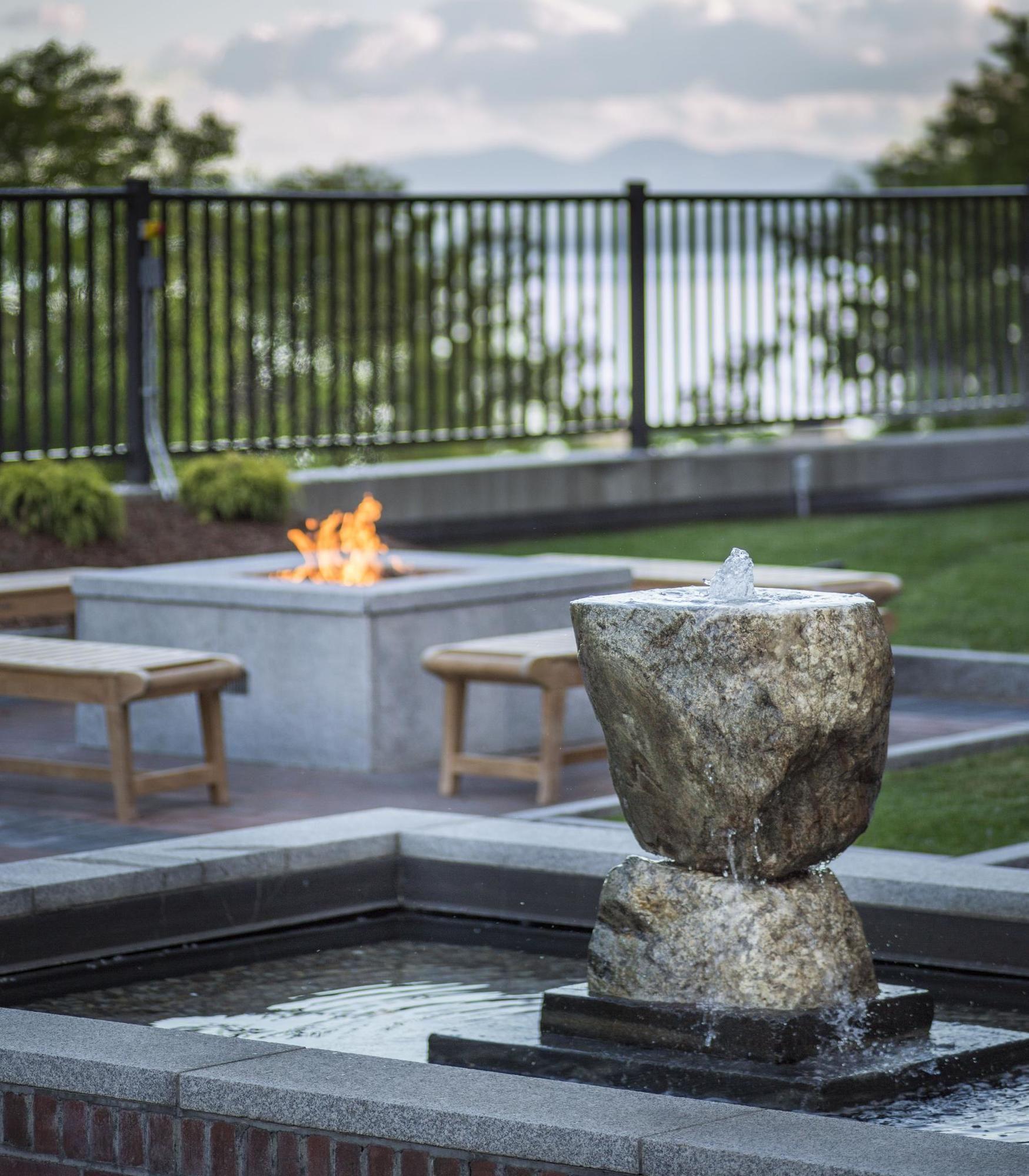 Hotel Courtyard Burlington Harbor Exterior foto