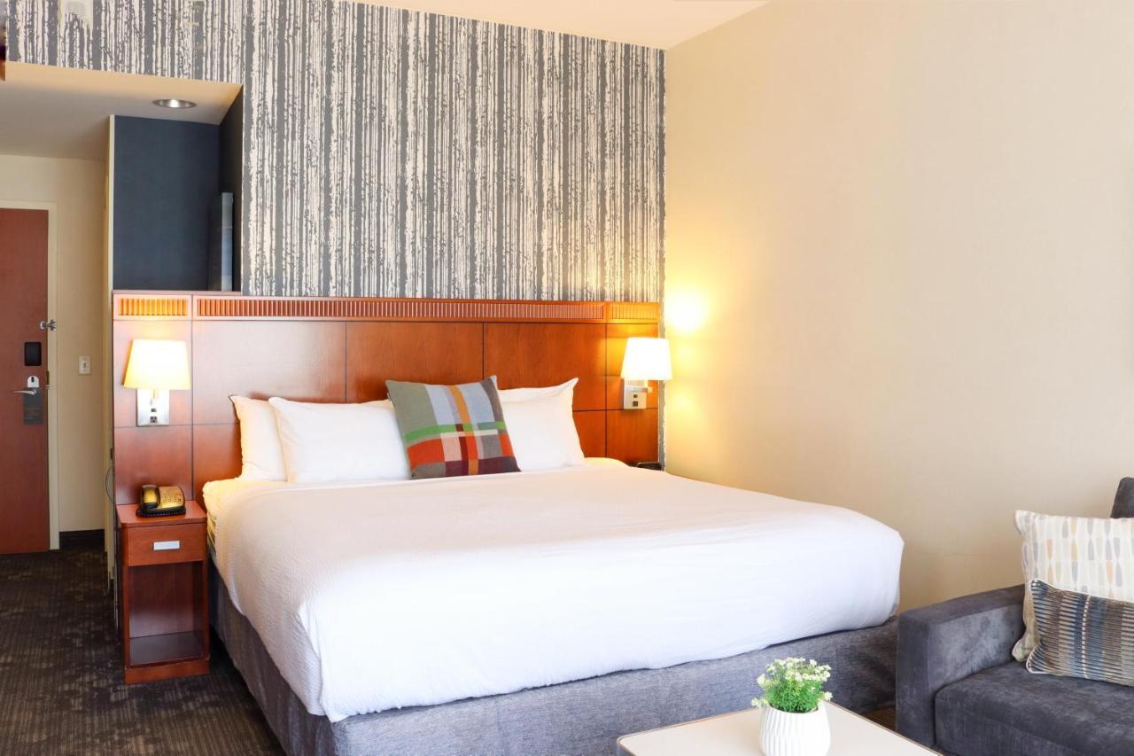 Hotel Courtyard Burlington Harbor Exterior foto